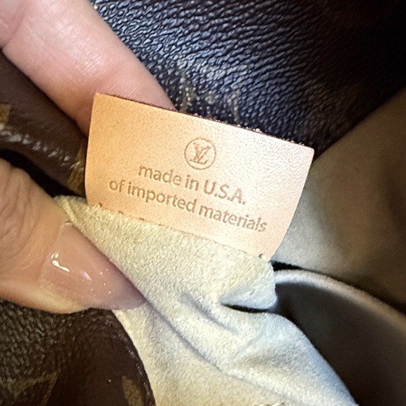 Louis Vuitton Monogram Artsy Shoulder Bag with Tan Handle - Picture 10 of 16